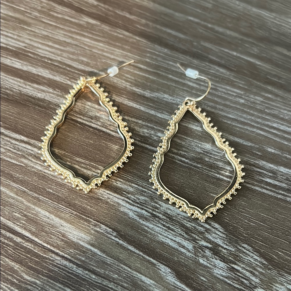 Elegant Gold Teardrop Earrings
